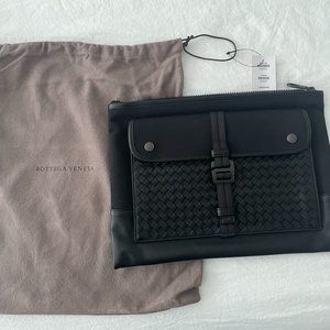 BRAND NEW BOTTEGA VENETA BLACK CLUTCH